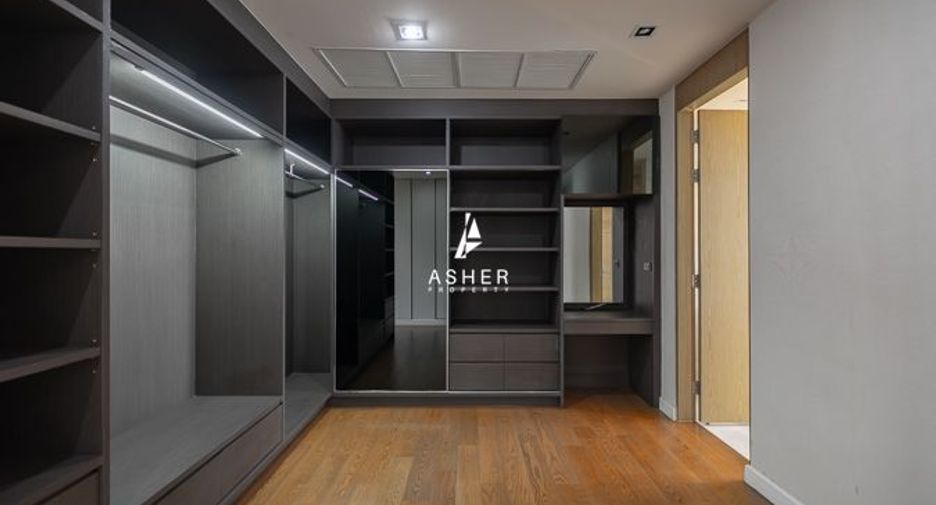 For rent 4 bedrooms house in Watthana, Bangkok