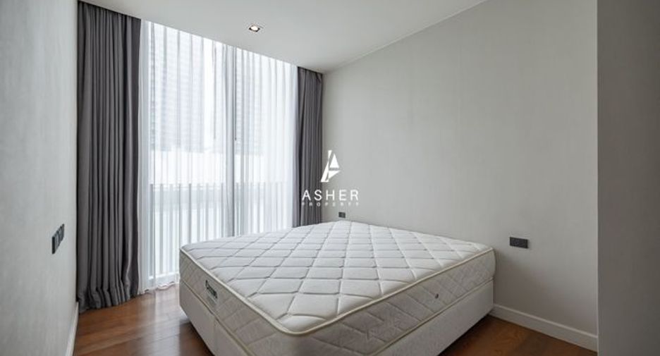 For rent 4 bedrooms house in Watthana, Bangkok