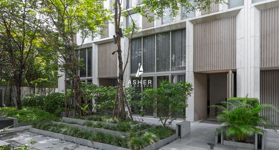 For rent 4 bedrooms house in Watthana, Bangkok
