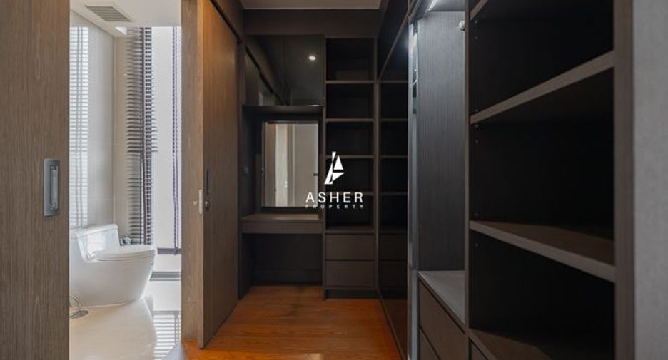 For rent 4 bedrooms house in Watthana, Bangkok