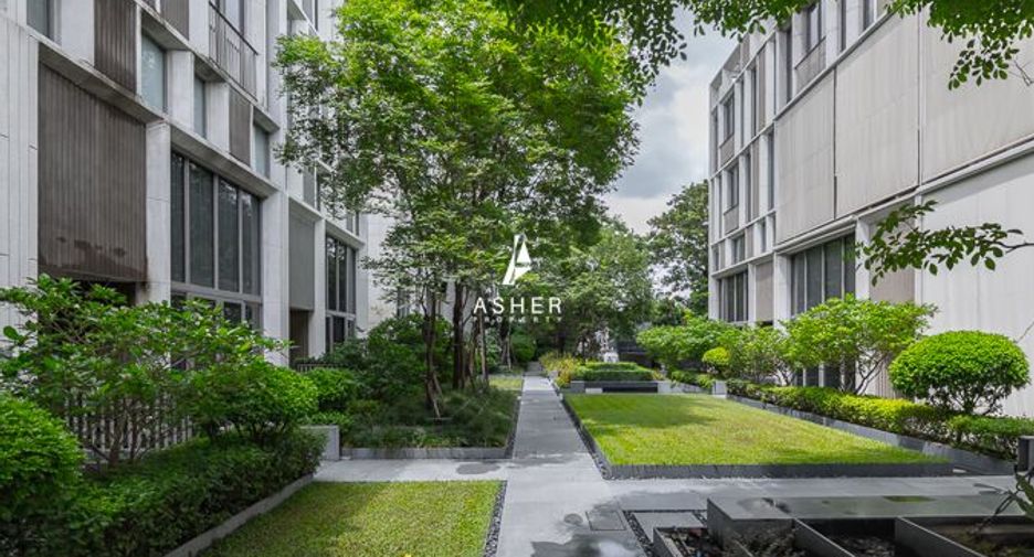 For rent 4 bedrooms house in Watthana, Bangkok