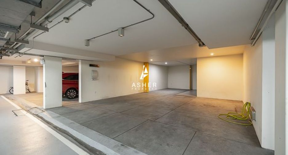 For rent 4 bedrooms house in Watthana, Bangkok