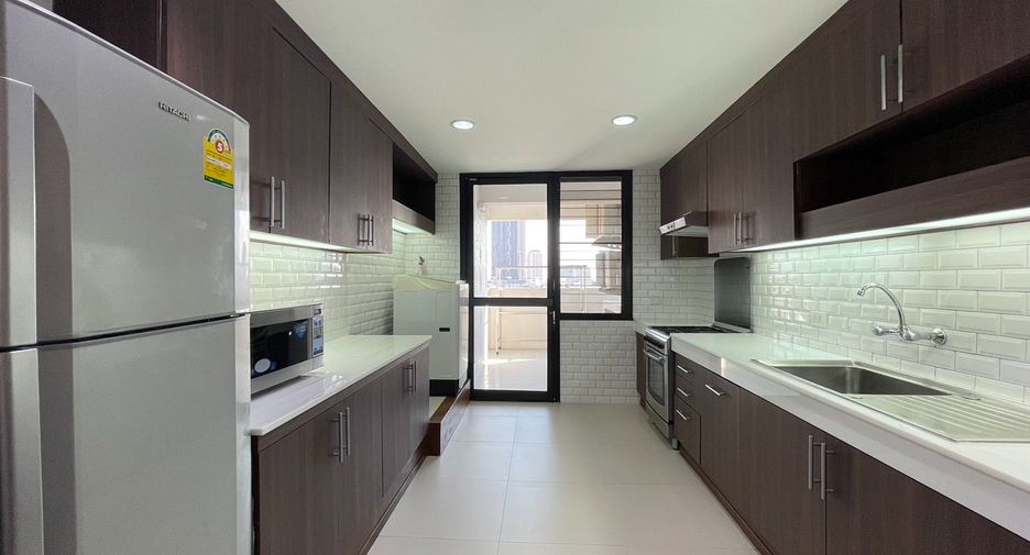 For rent 3 ベッドルーム apartment in Khlong Toei, Bangkok