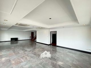 For rent 4 Beds condo in Khlong Toei, Bangkok