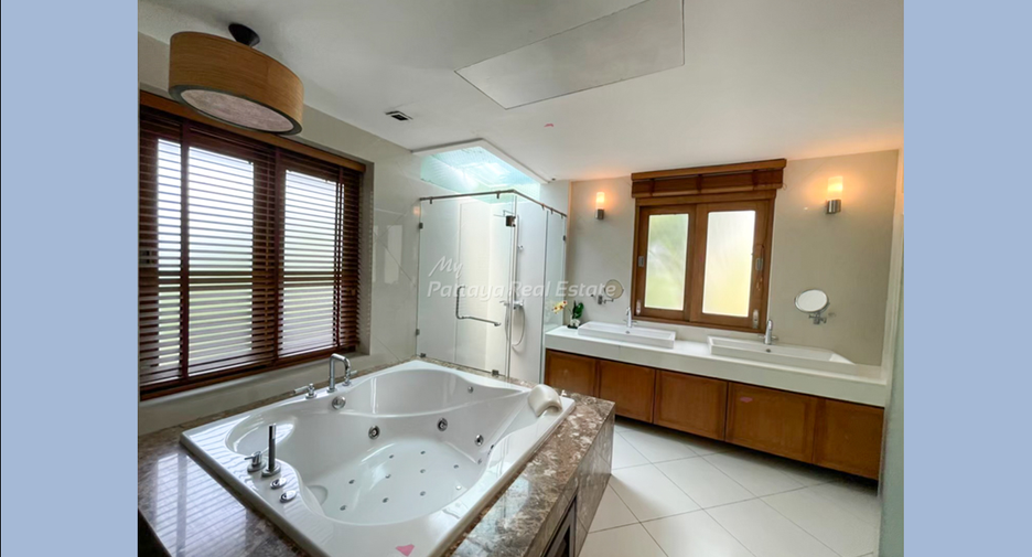 For sale 5 bedrooms house in Bang Lamung, Chonburi