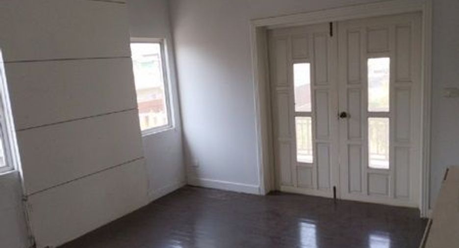 For sale 3 ベッドルーム house in Bang Bon, Bangkok