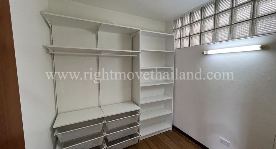 For rent and for sale 4 bedrooms townhouse in Suan Luang, Bangkok