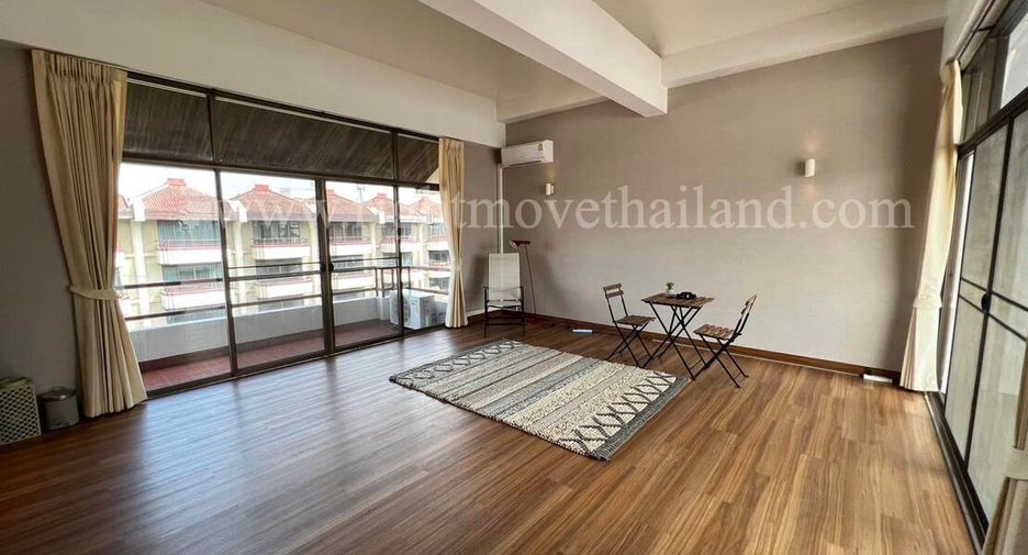 For rent and for sale 4 bedrooms townhouse in Suan Luang, Bangkok