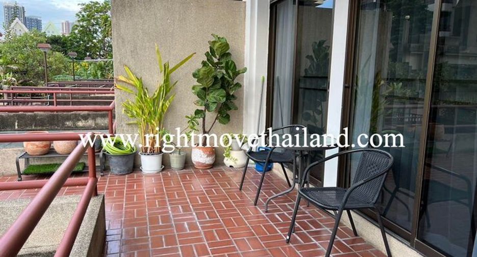 For rent and for sale 4 bedrooms townhouse in Suan Luang, Bangkok