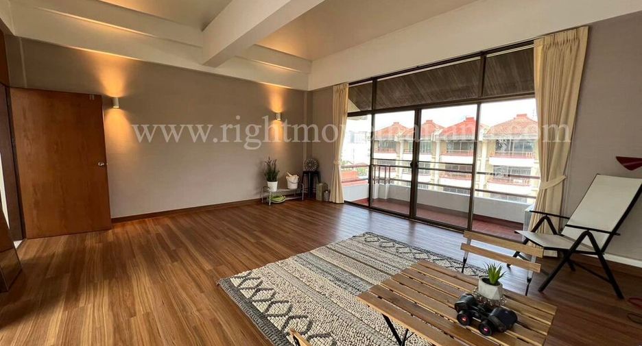 For rent and for sale 4 bedrooms townhouse in Suan Luang, Bangkok