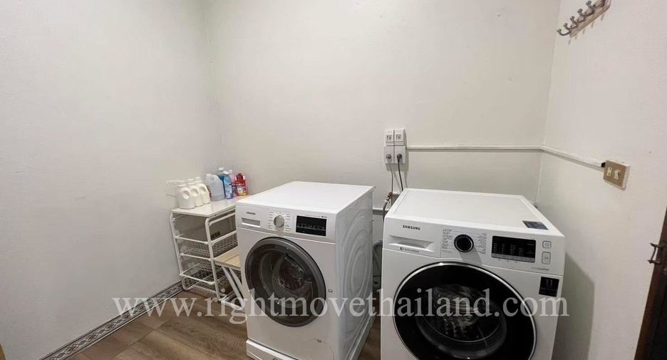 For rent and for sale 4 bedrooms townhouse in Suan Luang, Bangkok