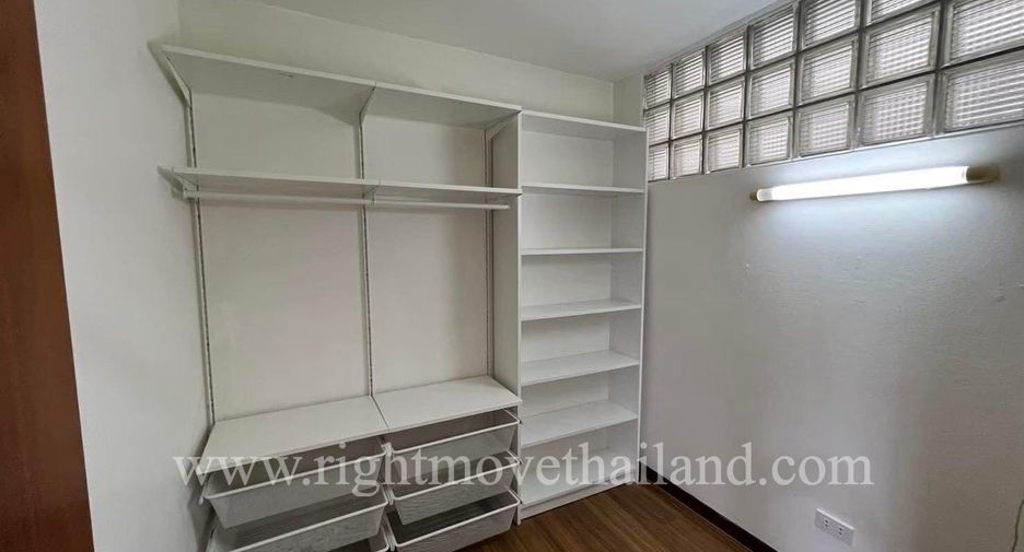 For rent and for sale 4 bedrooms townhouse in Suan Luang, Bangkok