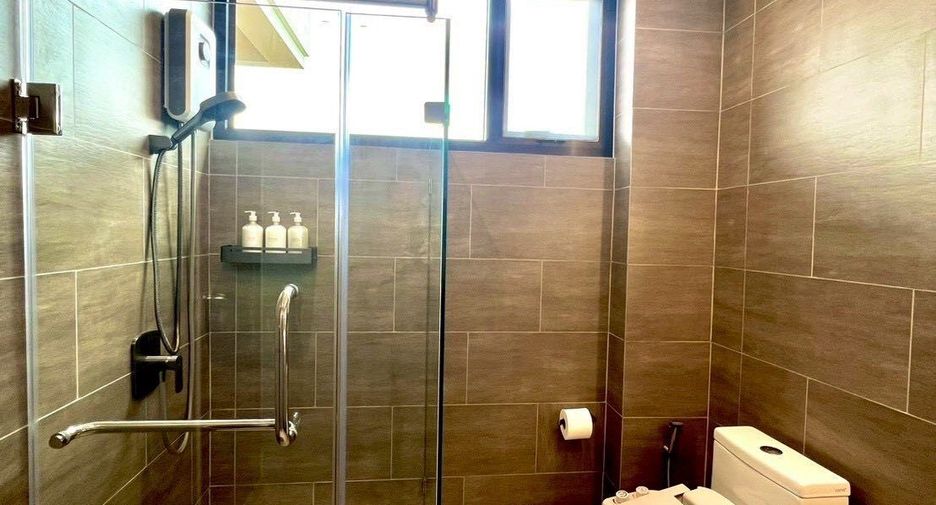 For rent and for sale 4 bedrooms townhouse in Suan Luang, Bangkok