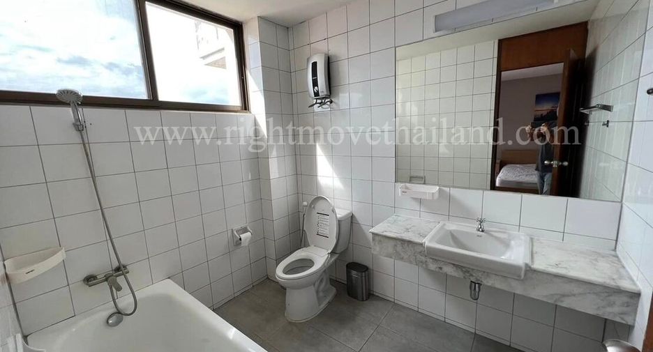 For rent and for sale 4 bedrooms townhouse in Suan Luang, Bangkok