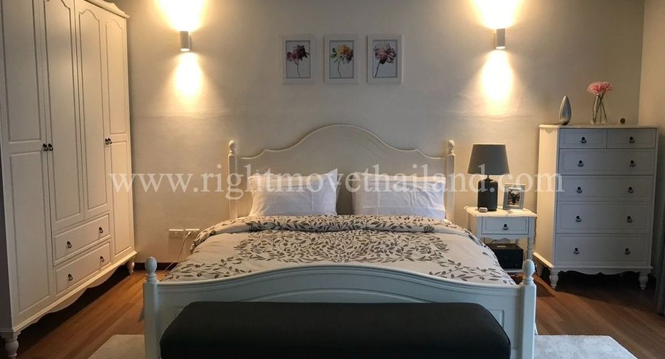 For rent and for sale 4 bedrooms townhouse in Suan Luang, Bangkok