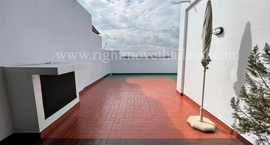 For rent and for sale 4 bedrooms townhouse in Suan Luang, Bangkok