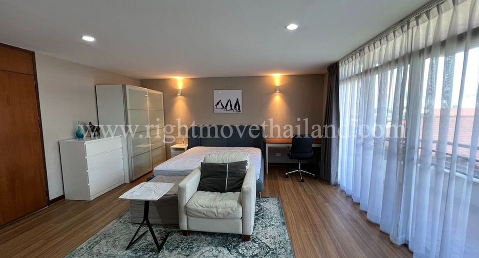 For rent and for sale 4 bedrooms townhouse in Suan Luang, Bangkok