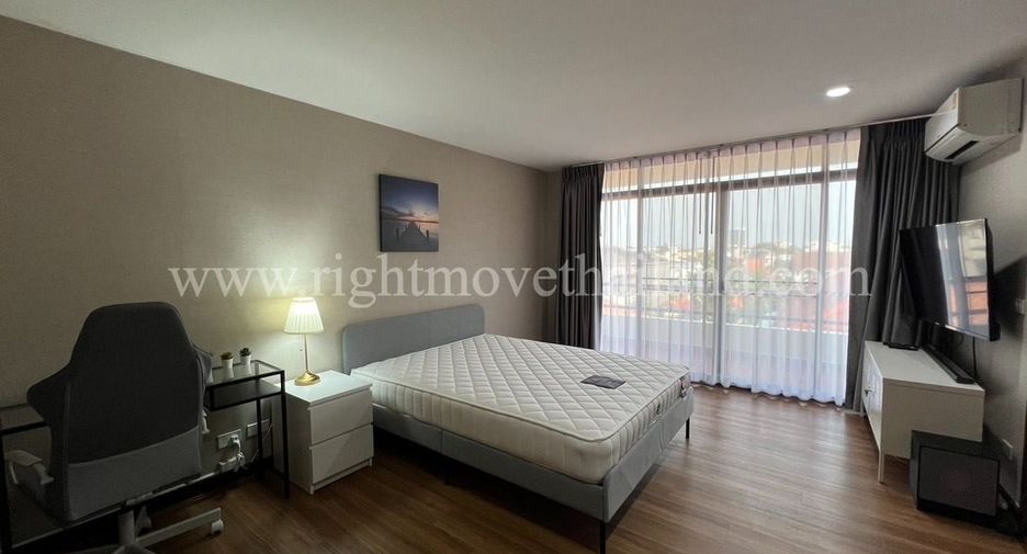 For rent and for sale 4 bedrooms townhouse in Suan Luang, Bangkok