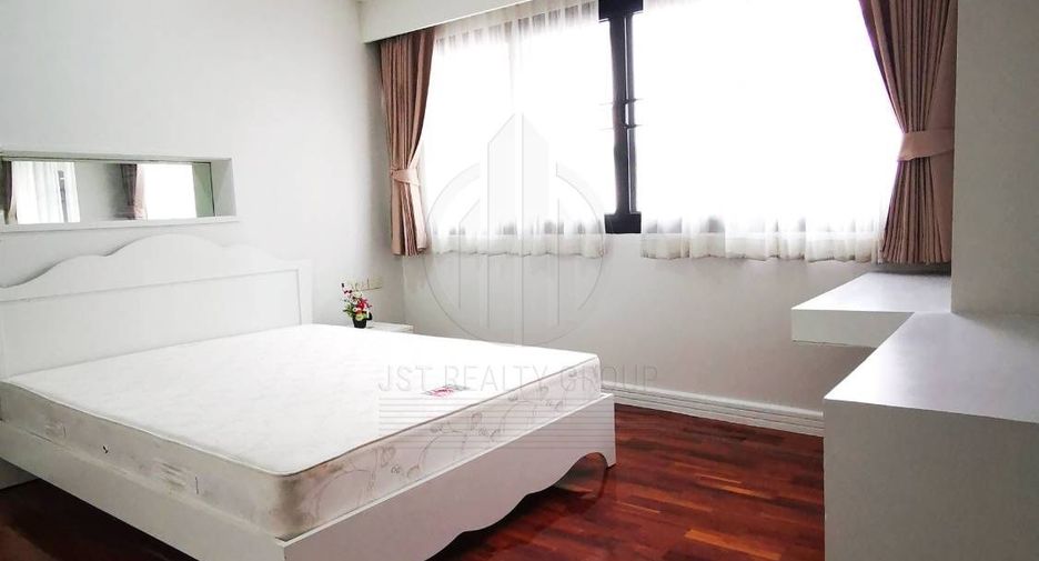 For rent 3 bedrooms condo in Khlong Toei, Bangkok