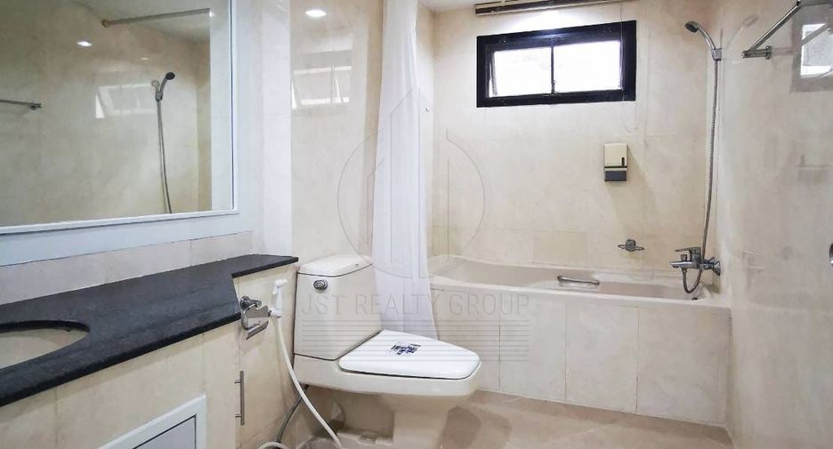 For rent 3 bedrooms condo in Khlong Toei, Bangkok