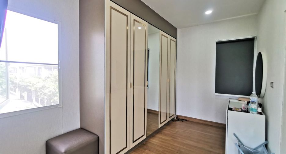 For sale 4 bedrooms house in Sai Mai, Bangkok