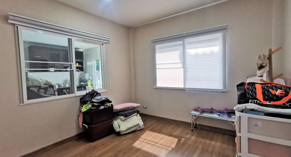 For sale 4 bedrooms house in Sai Mai, Bangkok
