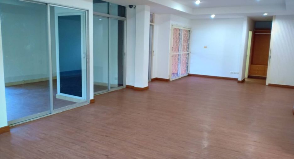 For sale 7 Beds retail Space in Saphan Sung, Bangkok