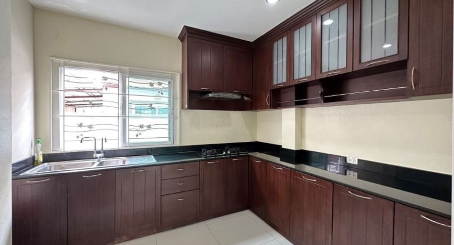 For rent and for sale 3 bedrooms house in Bang Lamung, Chonburi
