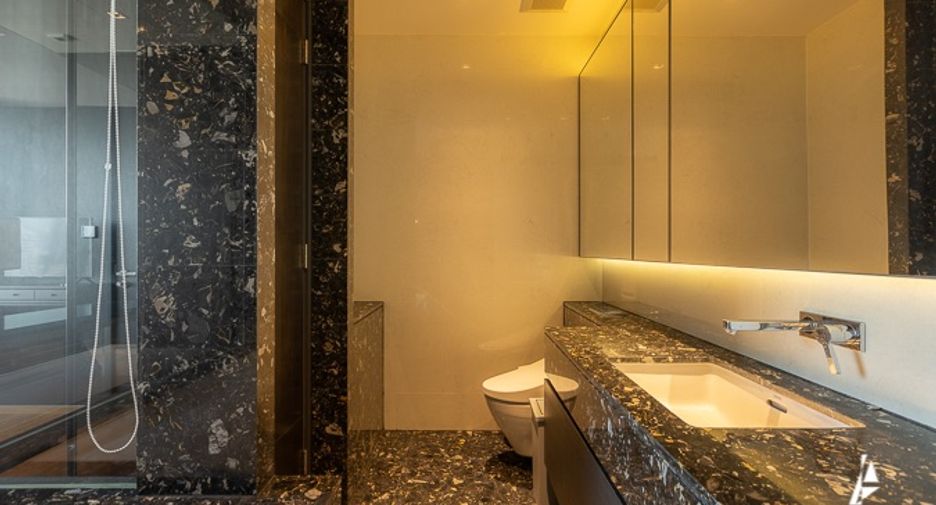 For sale 1 bed condo in Khlong Toei, Bangkok