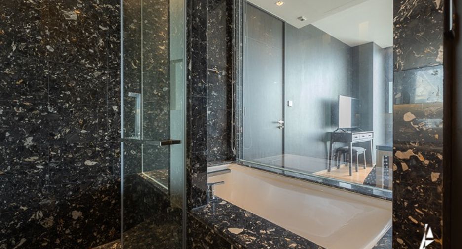 For sale 1 bed condo in Khlong Toei, Bangkok