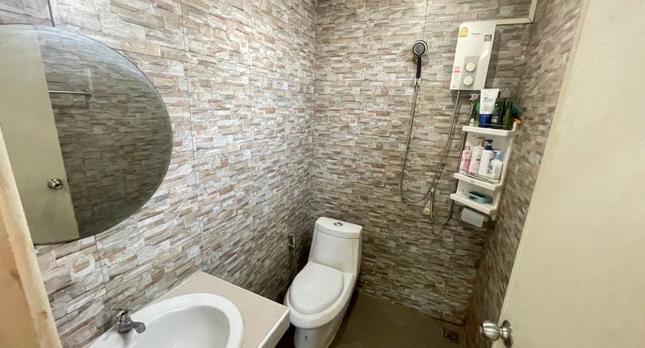 For sale 3 bedrooms townhouse in Mueang Phitsanulok, Phitsanulok