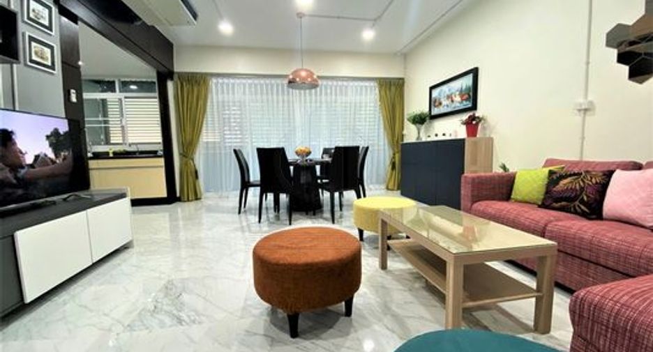 For rent 5 bedrooms townhouse in Khlong Toei, Bangkok