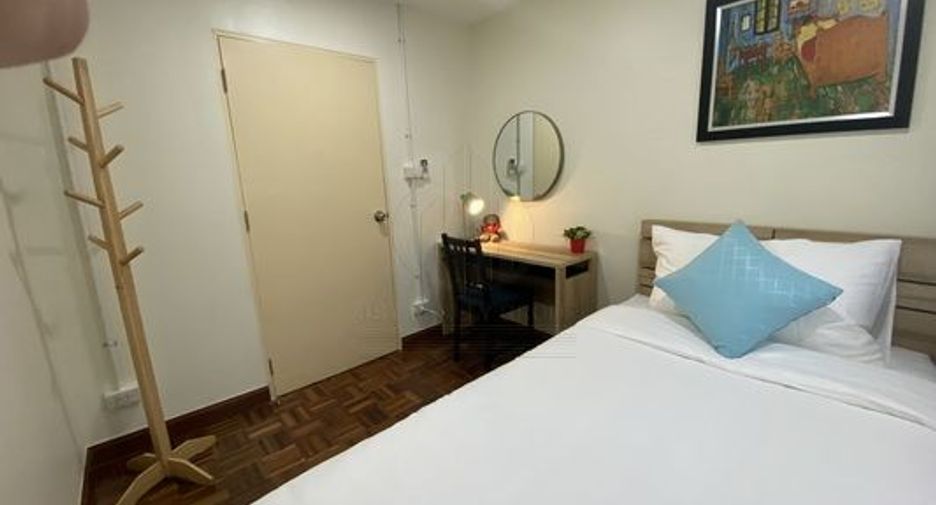 For rent 5 bedrooms townhouse in Khlong Toei, Bangkok
