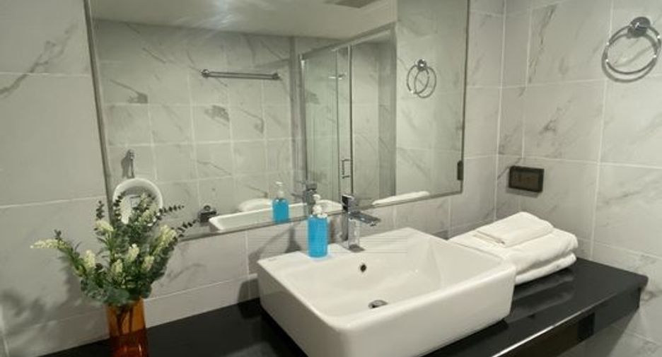 For rent 5 bedrooms townhouse in Khlong Toei, Bangkok