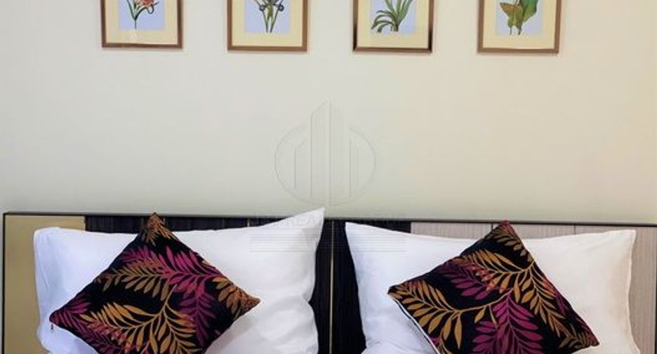 For rent 5 bedrooms townhouse in Khlong Toei, Bangkok