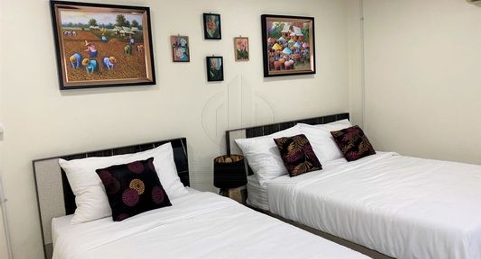 For rent 5 bedrooms townhouse in Khlong Toei, Bangkok