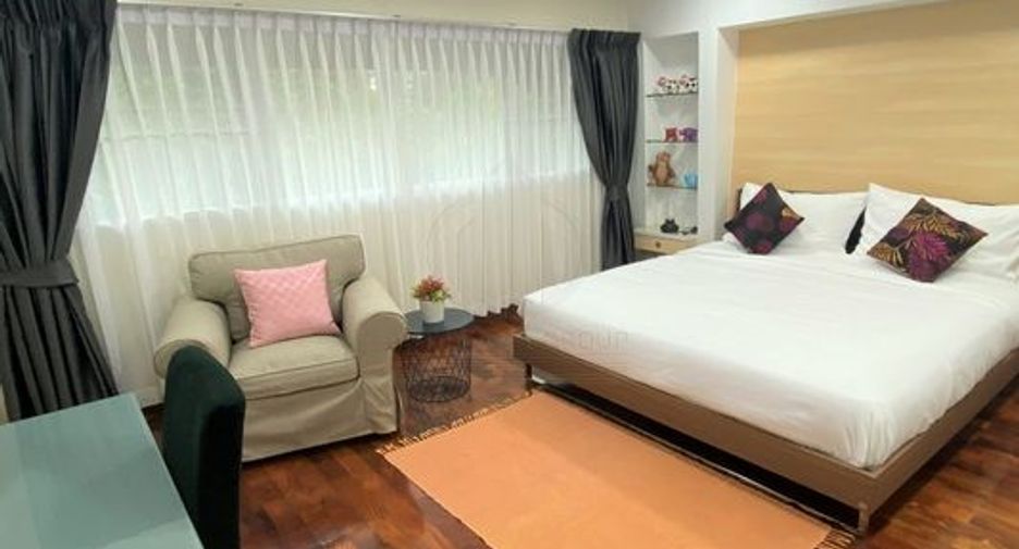 For rent 5 bedrooms townhouse in Khlong Toei, Bangkok