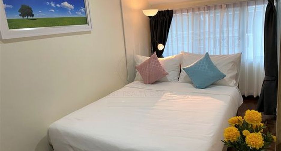 For rent 5 bedrooms townhouse in Khlong Toei, Bangkok