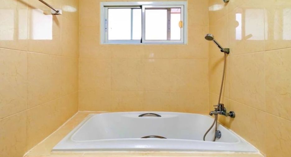 For sale 3 ベッドルーム house in Mueang Chon Buri, Chonburi