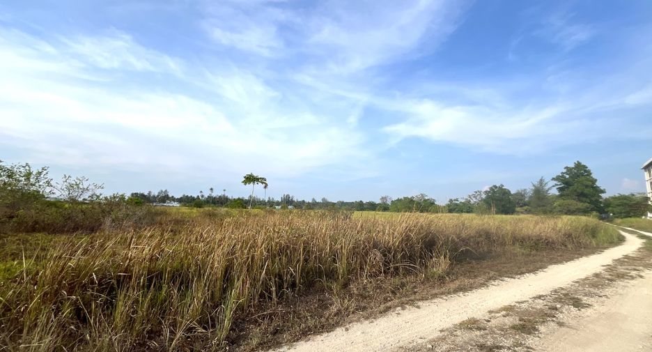 Terreno en venta en Takua Pa, Phang Nga