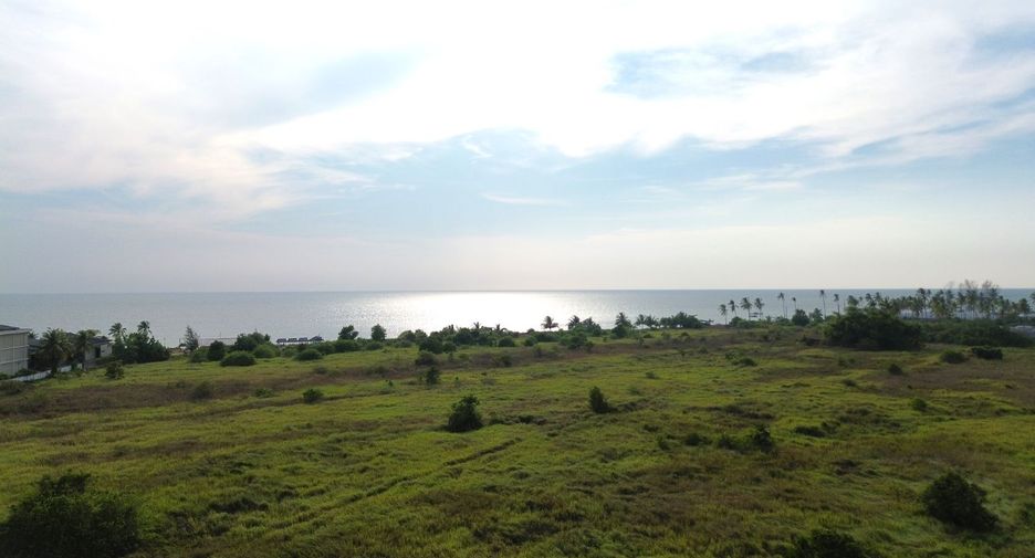 Terreno en venta en Takua Pa, Phang Nga