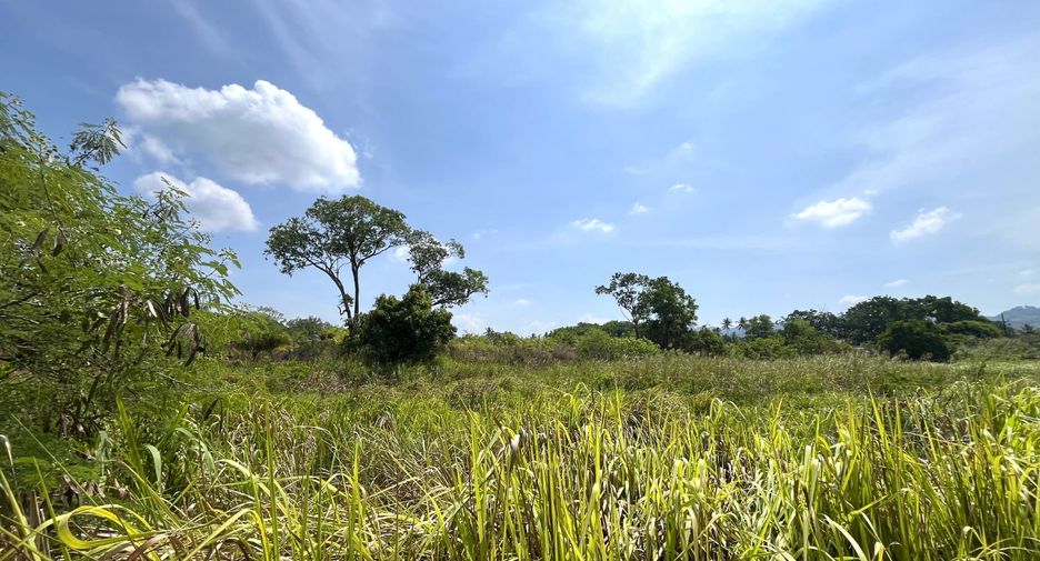 Terreno en venta en Takua Pa, Phang Nga