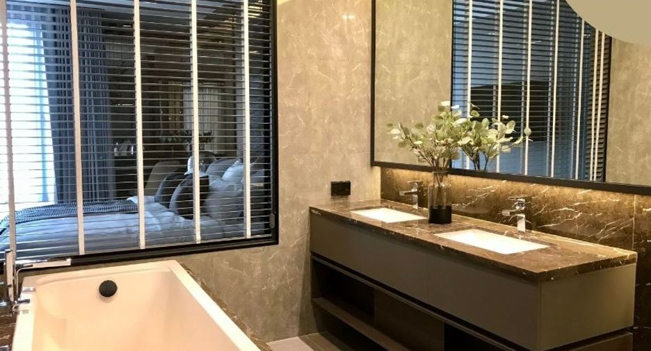 For sale 2 bedrooms condo in Huai Khwang, Bangkok