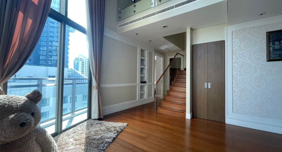For rent 3 bedrooms condo in Khlong Toei, Bangkok
