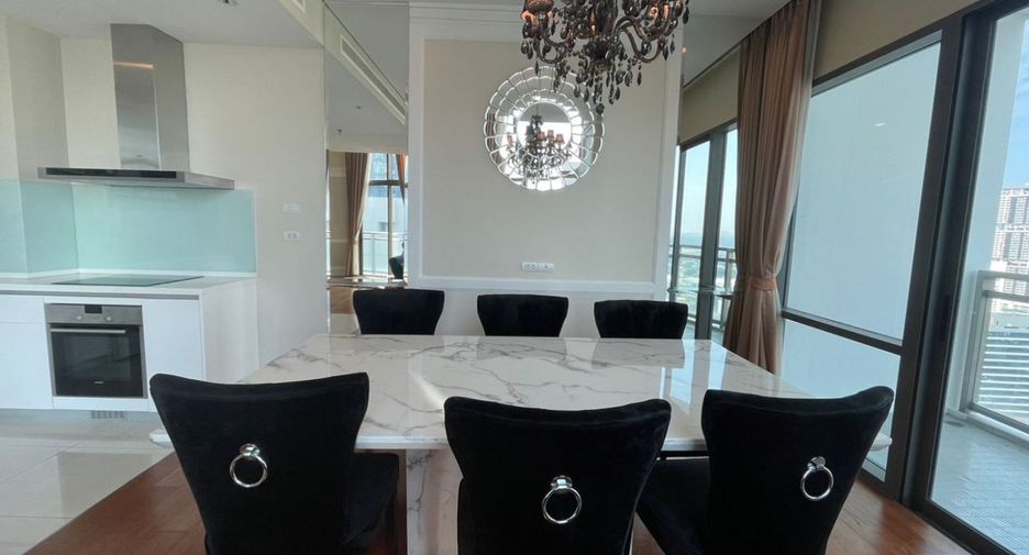 For rent 3 bedrooms condo in Khlong Toei, Bangkok