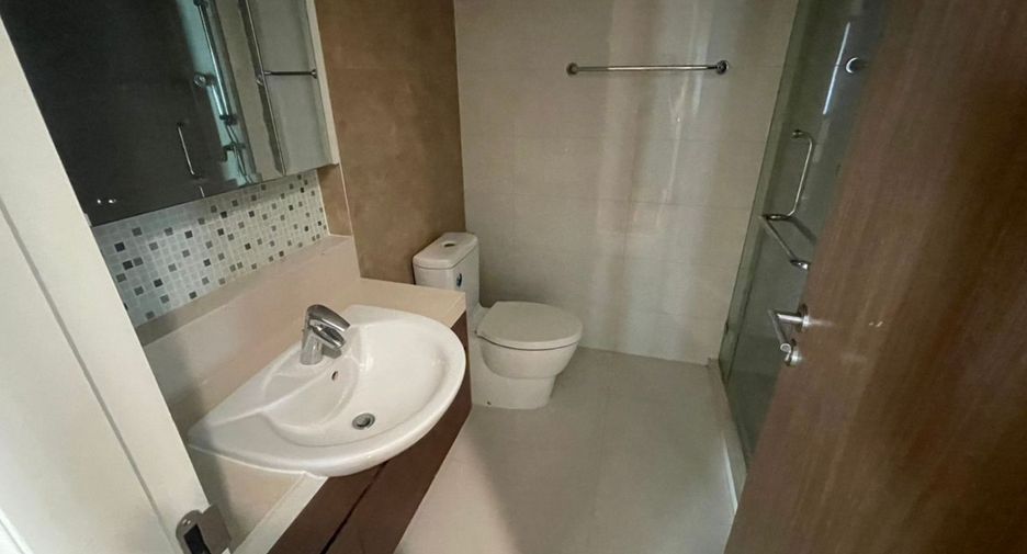 For rent 3 bedrooms condo in Khlong Toei, Bangkok