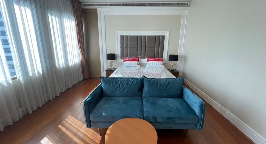 For rent 3 bedrooms condo in Khlong Toei, Bangkok