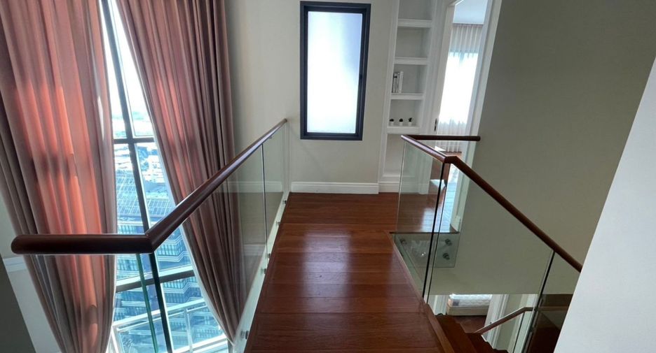 For rent 3 bedrooms condo in Khlong Toei, Bangkok