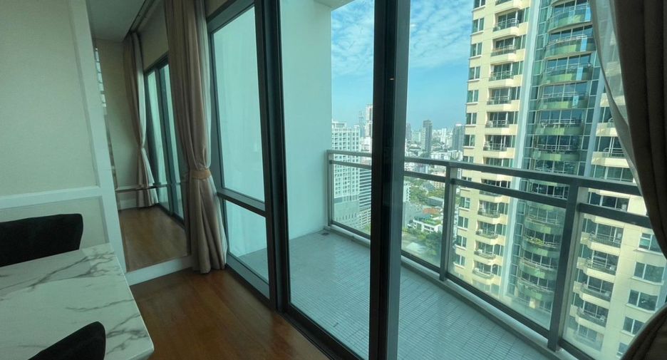 For rent 3 bedrooms condo in Khlong Toei, Bangkok