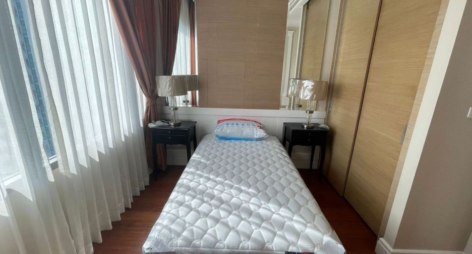 For rent 3 bedrooms condo in Khlong Toei, Bangkok